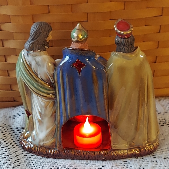 Porcelain Nativity Scene - Picture 9 of 12